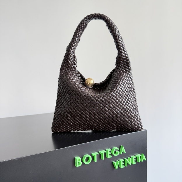 ボッテガ・ヴェネタ「Bottega Veneta」イントレチャート レザー ショルダーバッグ