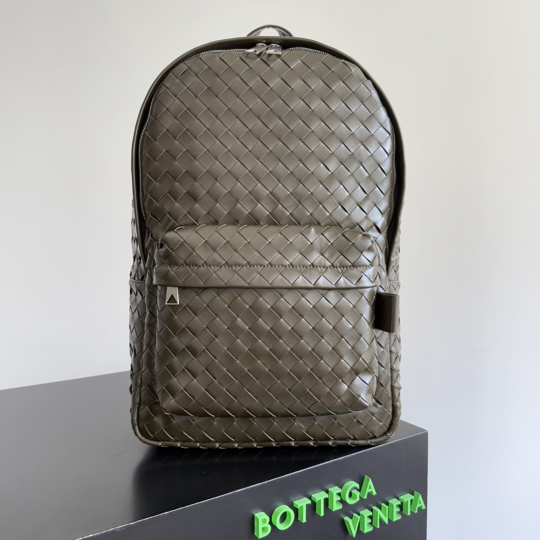 ボッテガ・ヴェネタ「Bottega Veneta」イントレチャート レザー バックパック