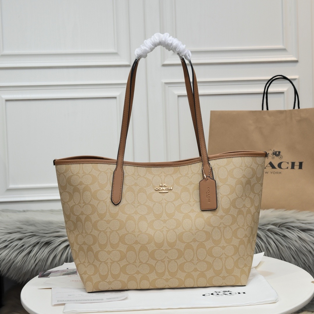 コーチ「Coach」ラージトートバッグ