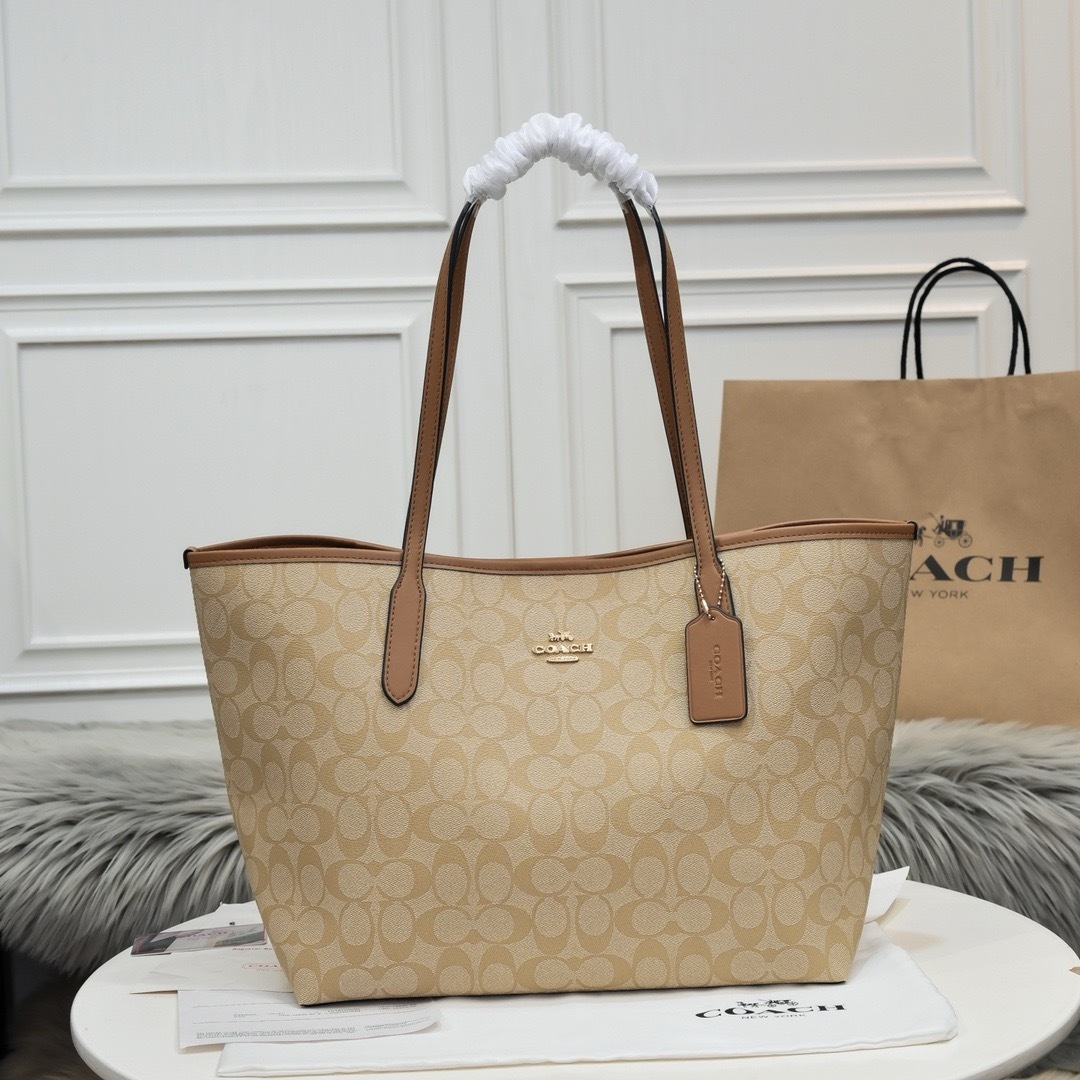 コーチ「Coach」ラージトートバッグ