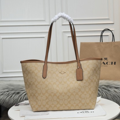 コーチ「Coach」ラージトートバッグ