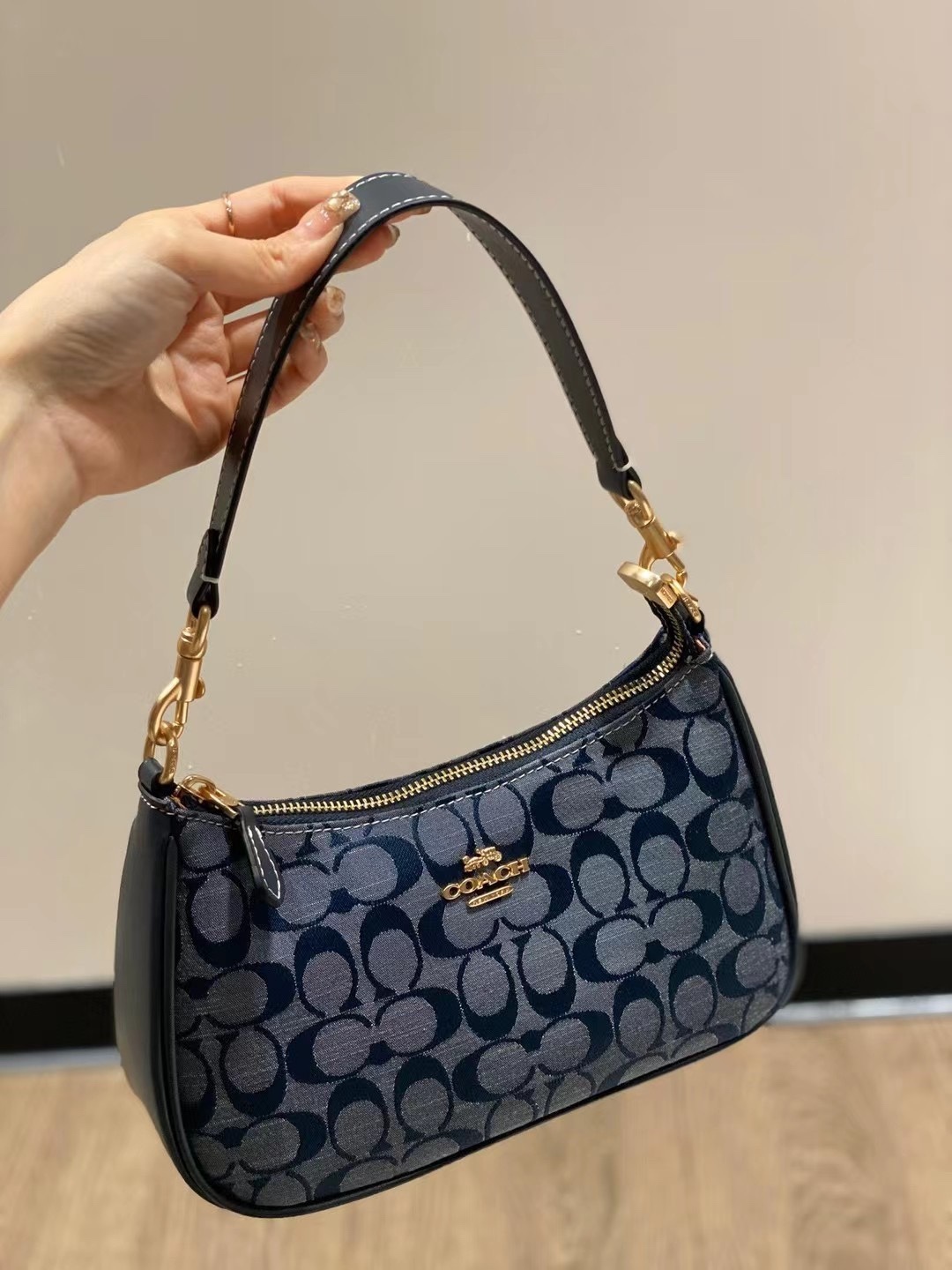 コーチ「Coach」Teri ショルダーバッグ