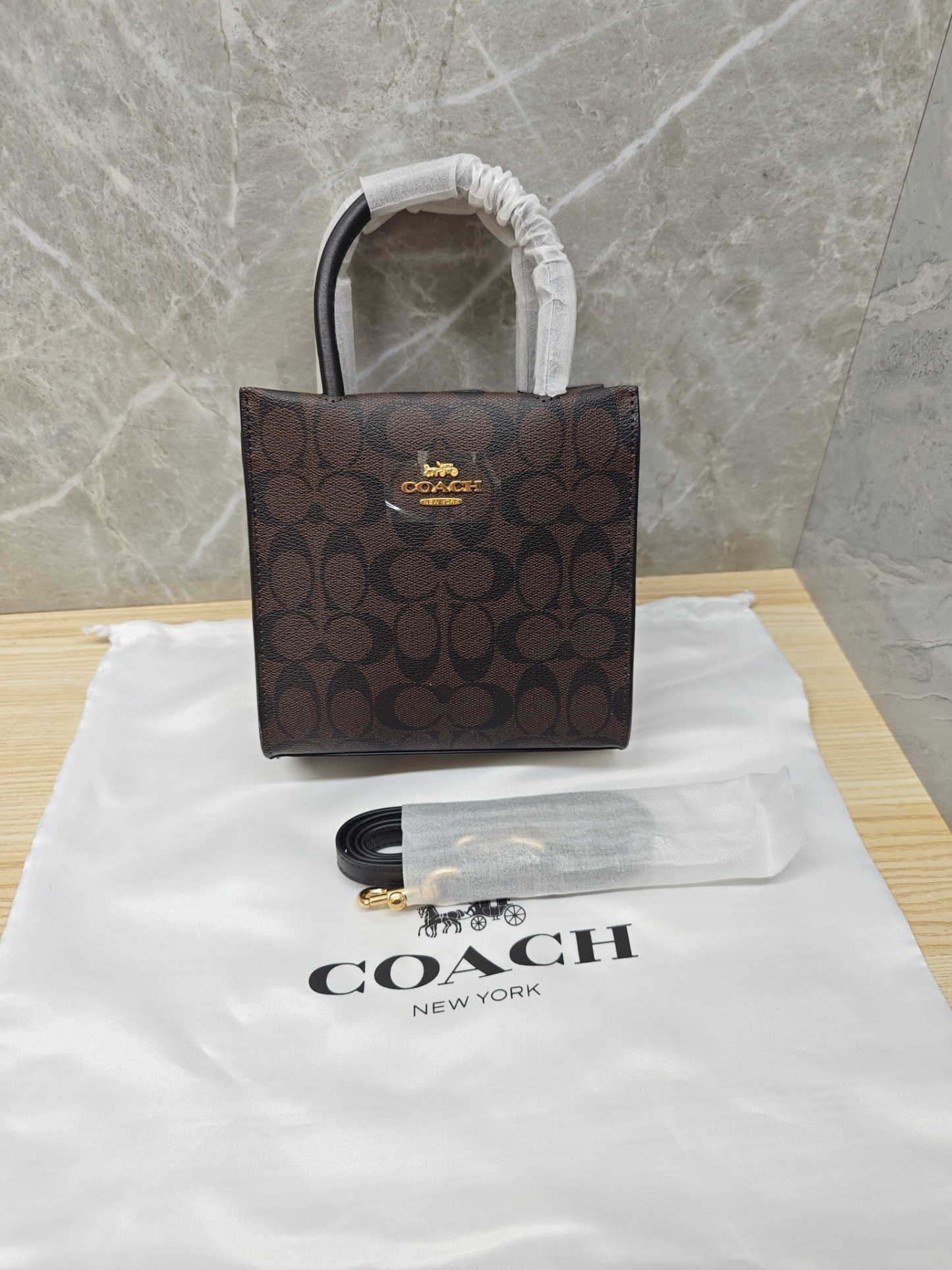 コーチ「Coach」MINI CALLY レザー ショルダーバッグ