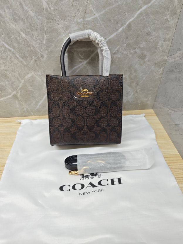 コーチ「Coach」MINI CALLY レザー ショルダーバッグ