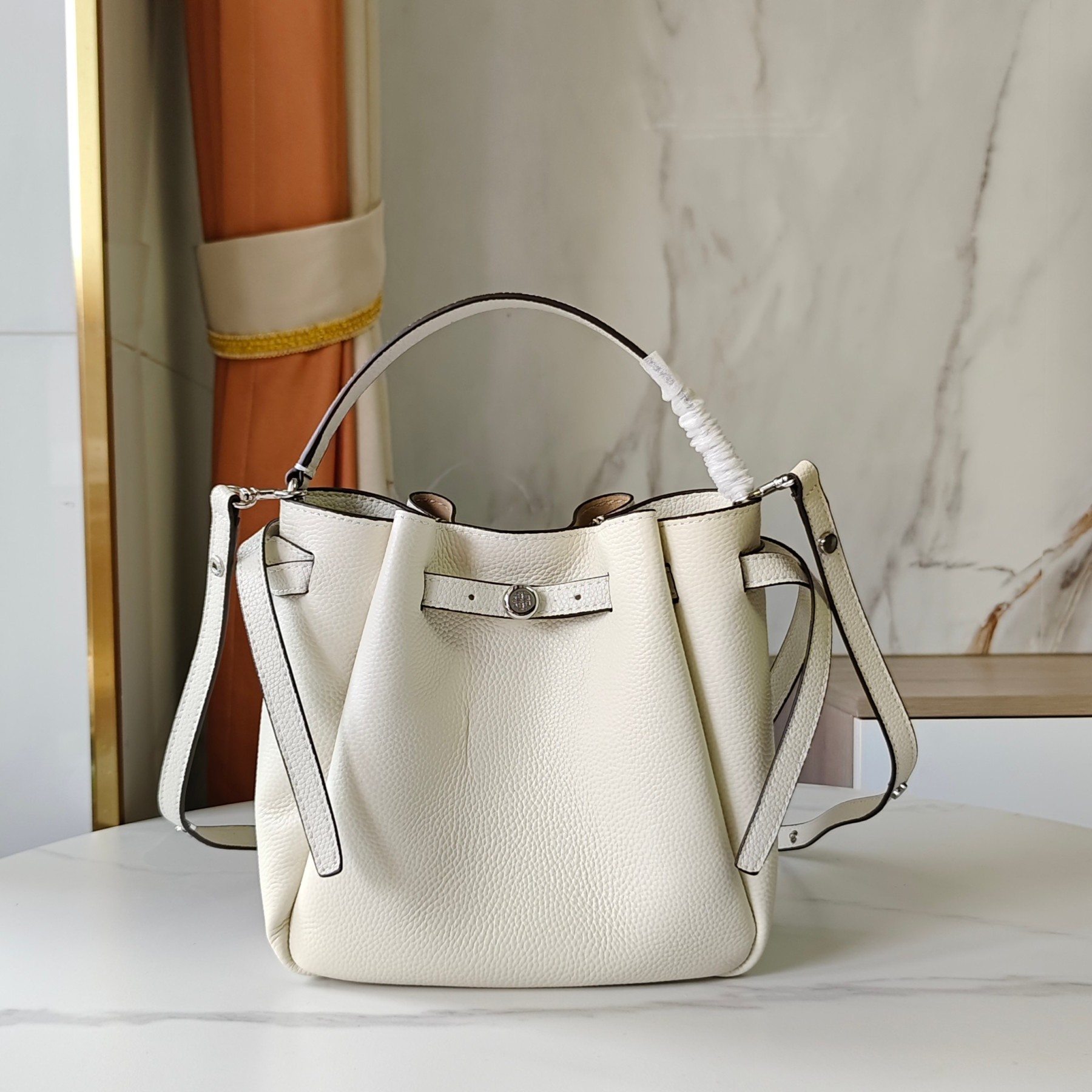 トリー バーチ「Tory Burch」 Monogram ミニバレルバッグ