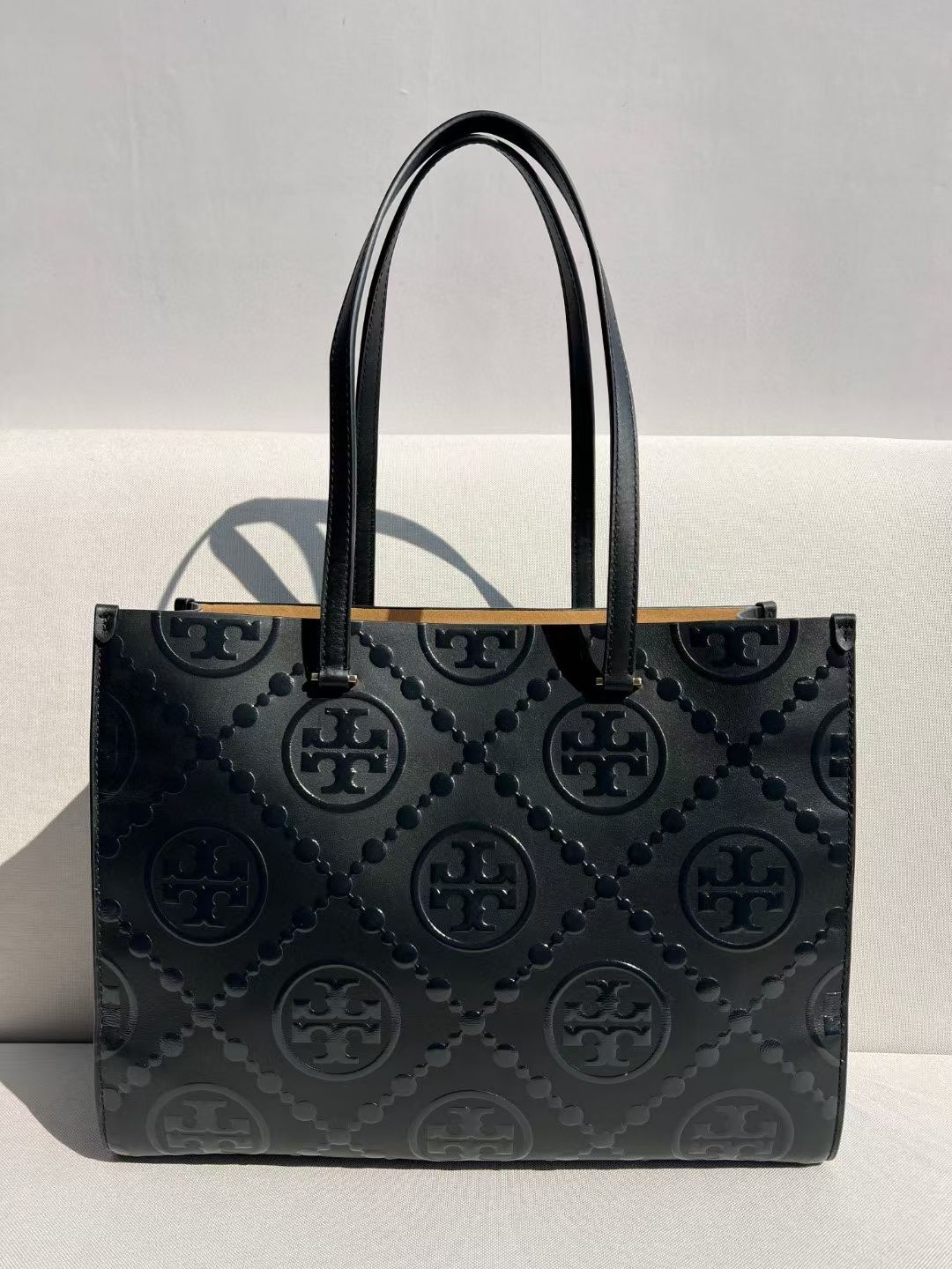 トリー バーチ「Tory Burch」 T Monogram 压花托特バッグ