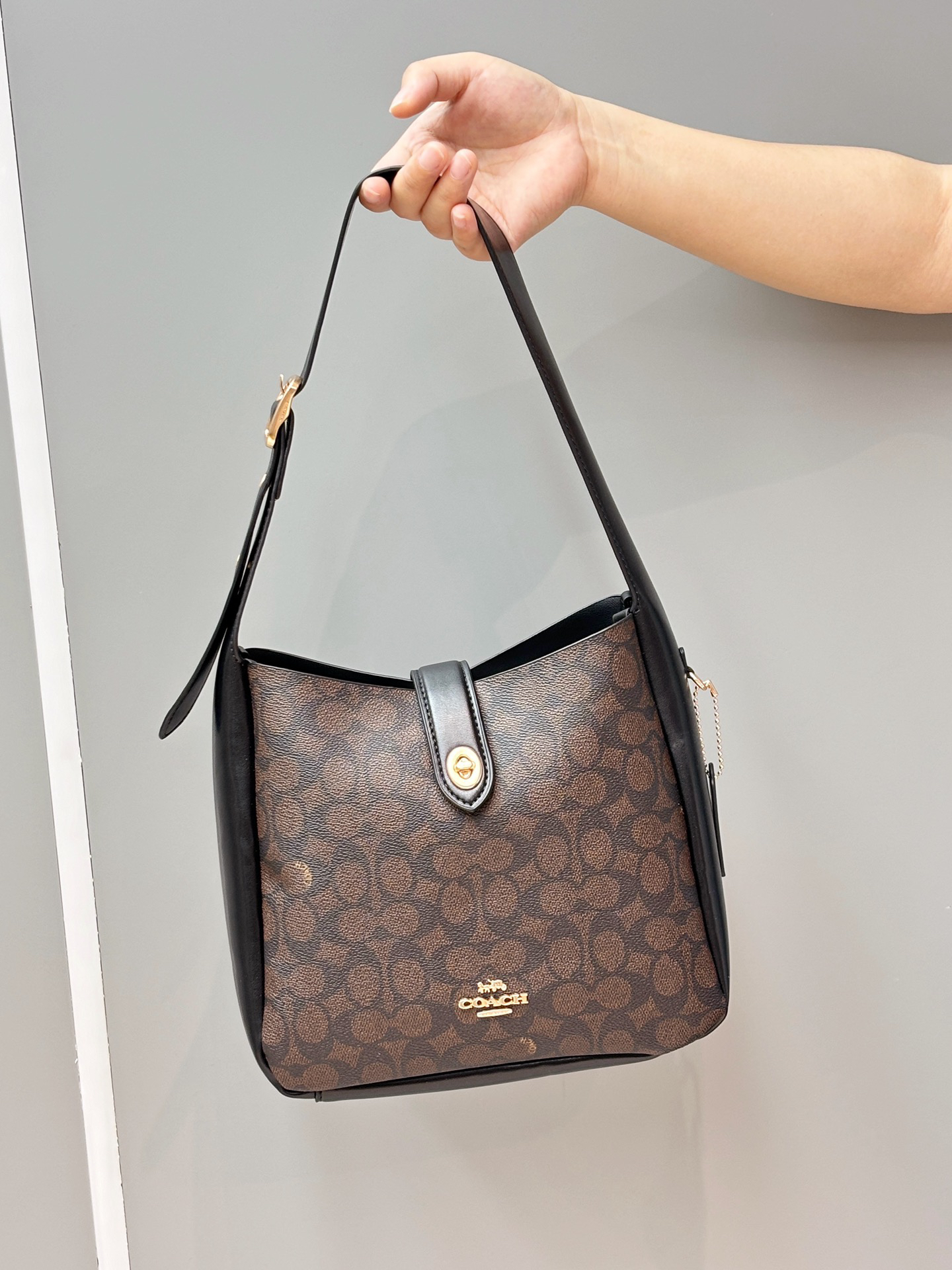 コーチ「Coach」シグネチャー ジャカード アンダーアームバッグ