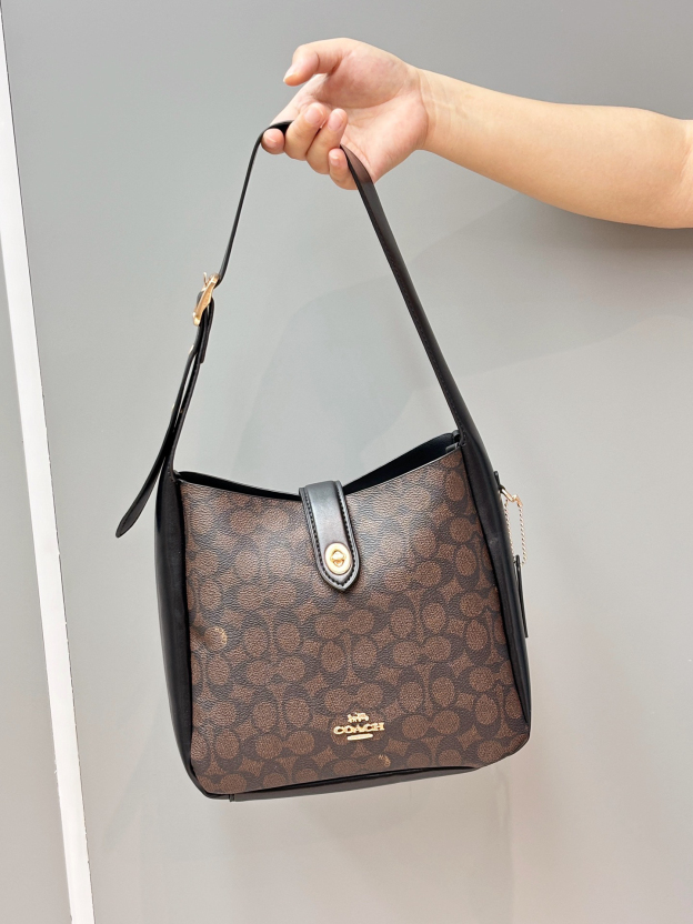 コーチ「Coach」シグネチャー ジャカード アンダーアームバッグ