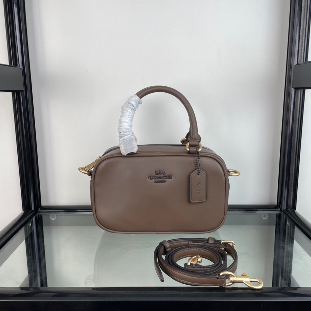 コーチ「Coach」レザー アンダーアームバッグ