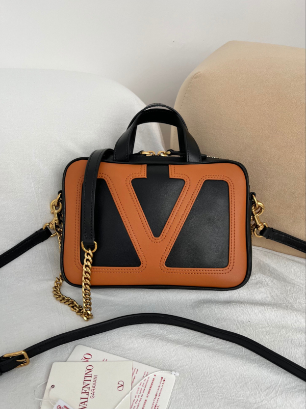 ヴァレンティノ「Valentino」  GARAVANI VIVA SUPERSTAR ショルダーバッグ