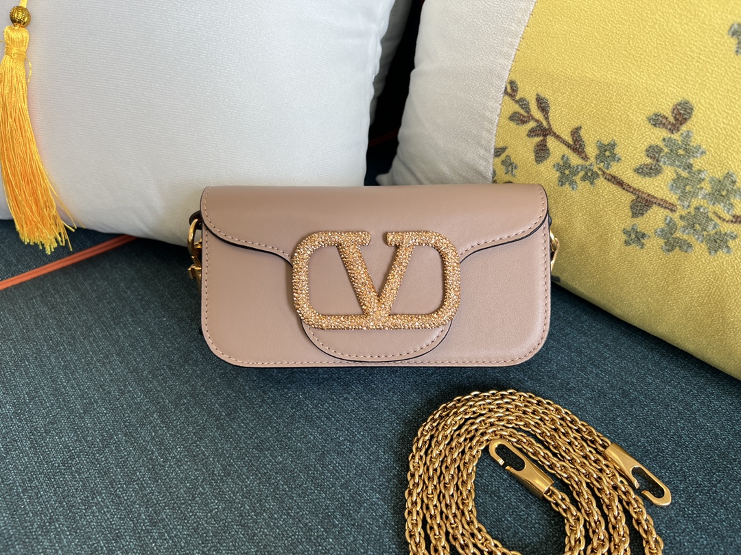 ヴァレンティノ「Valentino」 GARAVANI MINI LOCÒ チェーンバッグ