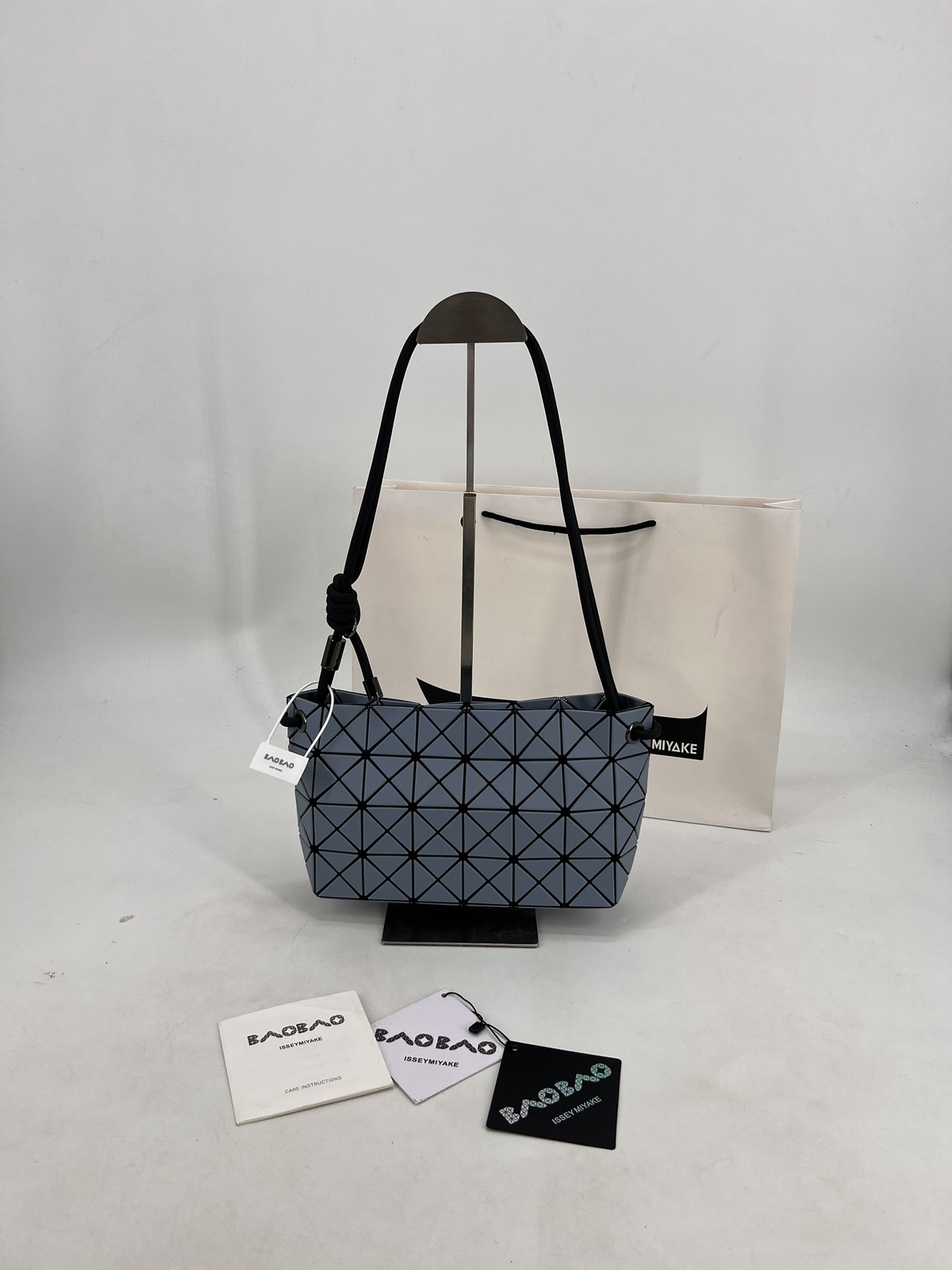 イッセイ・ミヤケ「Issey Miyake」ボストンショルダーバッグ