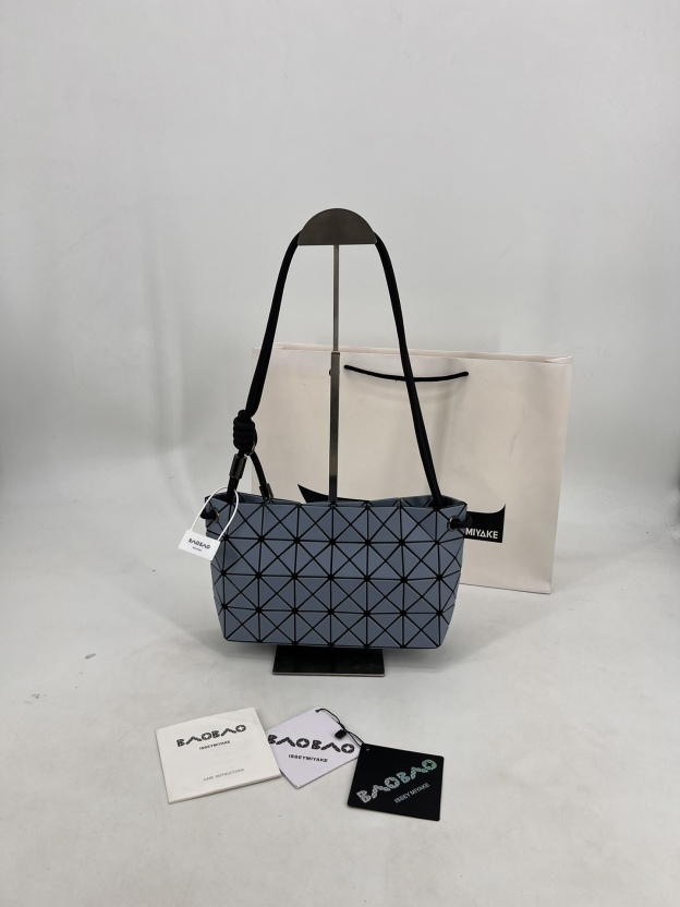 イッセイ・ミヤケ「Issey Miyake」ボストンショルダーバッグ