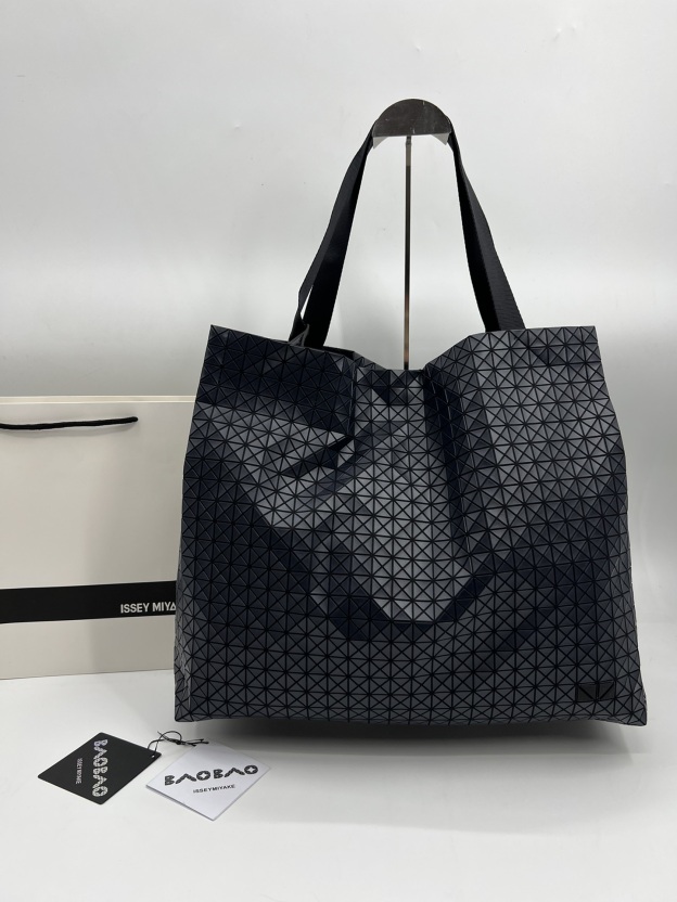 イッセイ・ミヤケ「Issey Miyake」ビジネストートバッグ