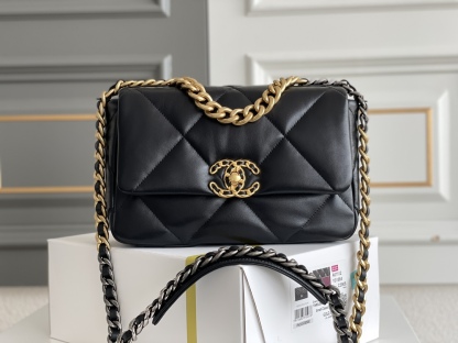 シャネル「Chanel」Classic Shoulder Bag