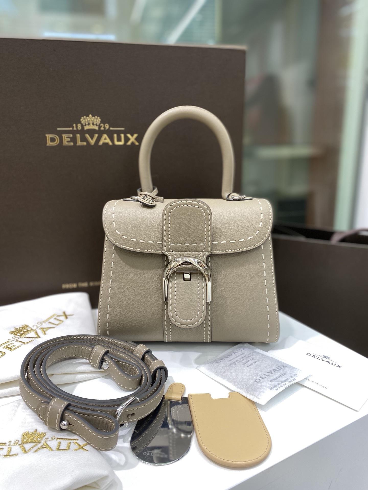 デルヴォー「Delvaux」External Stitch Shoulder Bag