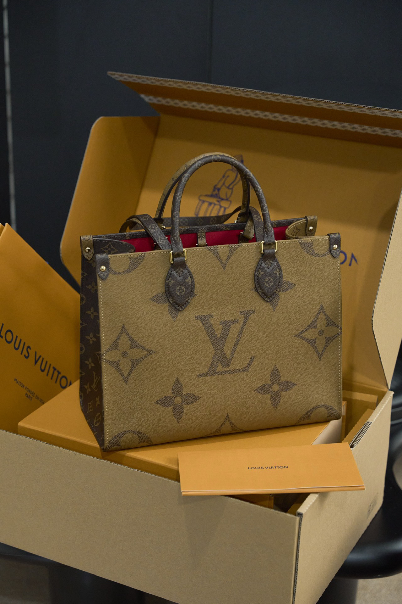 ]ルイ・ヴィトン「Louis Vuitton」オン・ザ・ゴー MM モノグラムリバース ショルダーバッグ