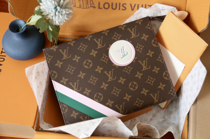ルイ・ヴィトン「Louis Vuitton」Poche コスメケース