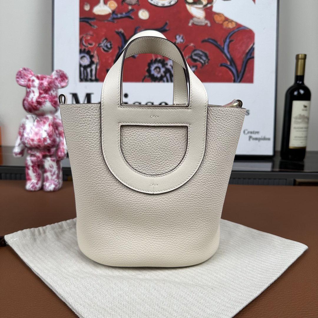 エルメス「Hermès」In-the-Loop 18 ハンドバッグ
