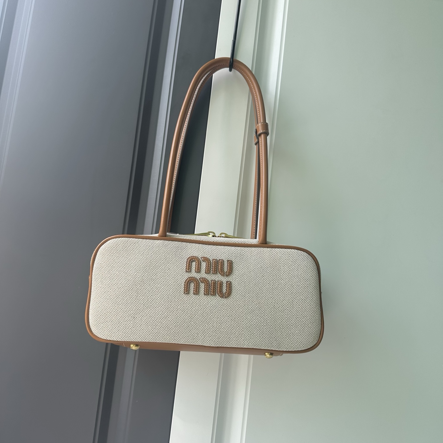 ミュウミュウ「Miu Miu」ポーリング シリーズ カンバス トートバッグ