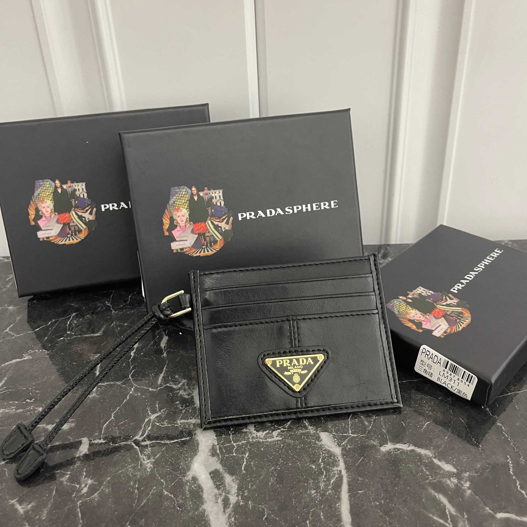 プラダ「Prada」レザーカルディケース