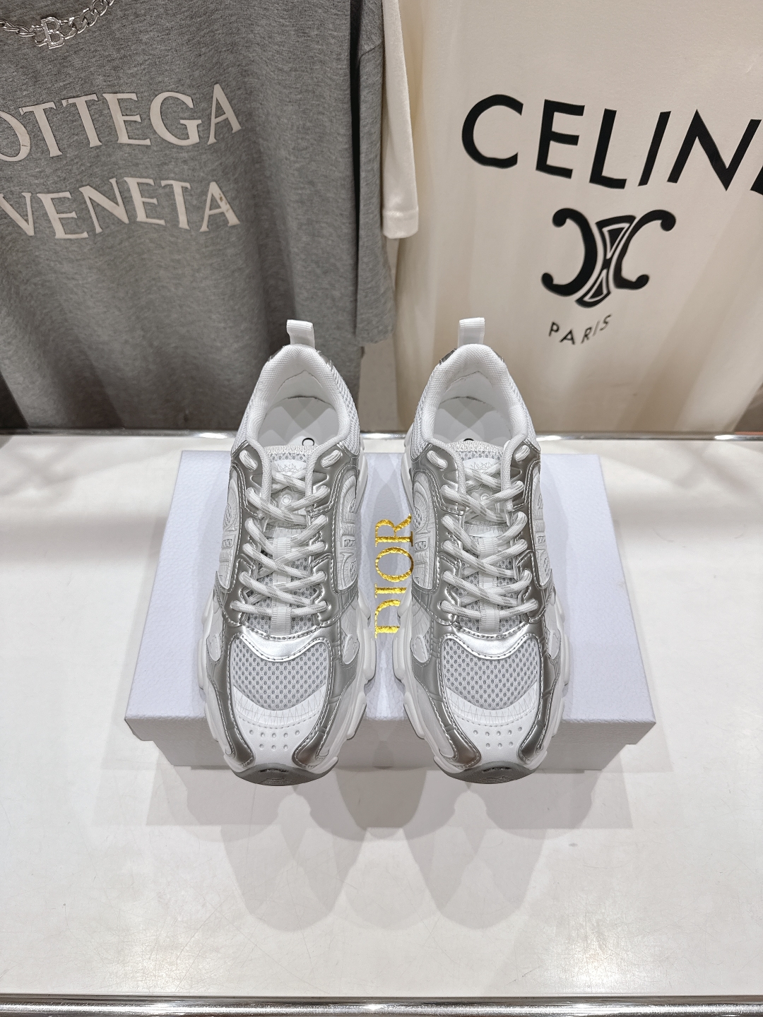 ディオール「Dior」Vibe  SS25 新作 ランウェイ アイコンスニーカー