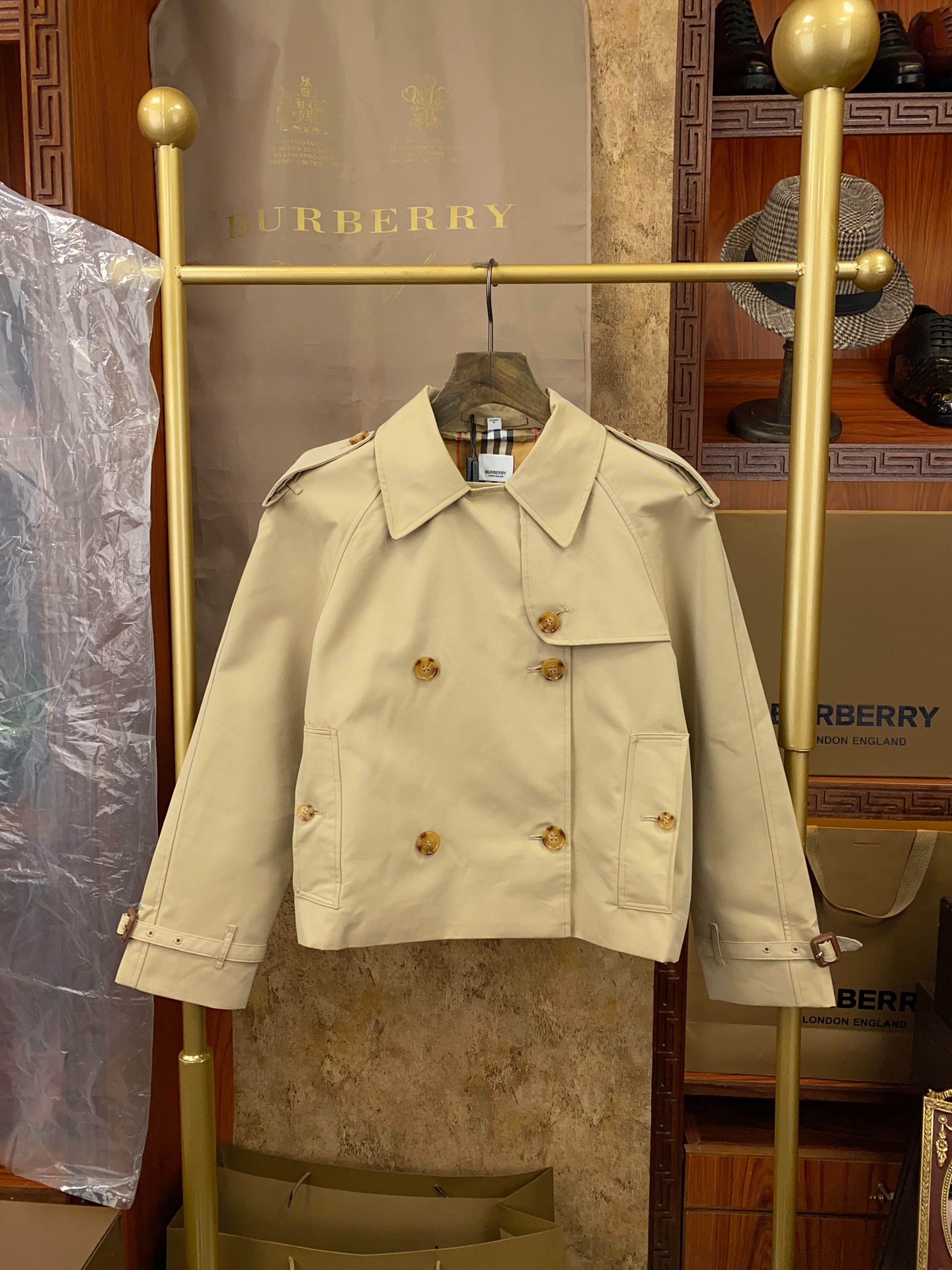 バーバリー「Burberry」 Stand Collar Cotton Gabardine Short Trench Coat