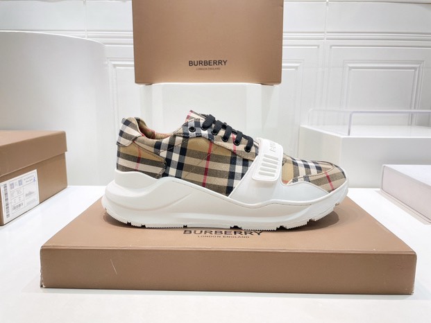 バーバリー［Burberry］スニーカーCheck-Trimmed革