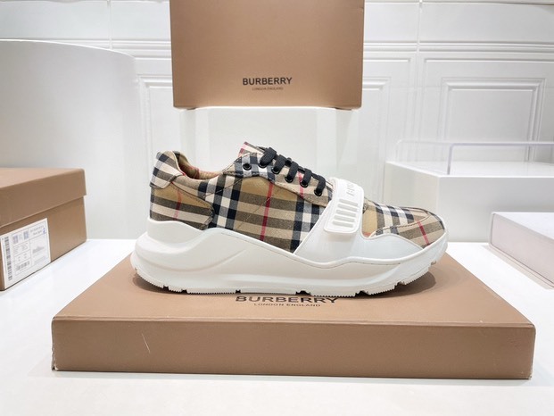 バーバリー［Burberry］スニーカーCheck-Trimmed革