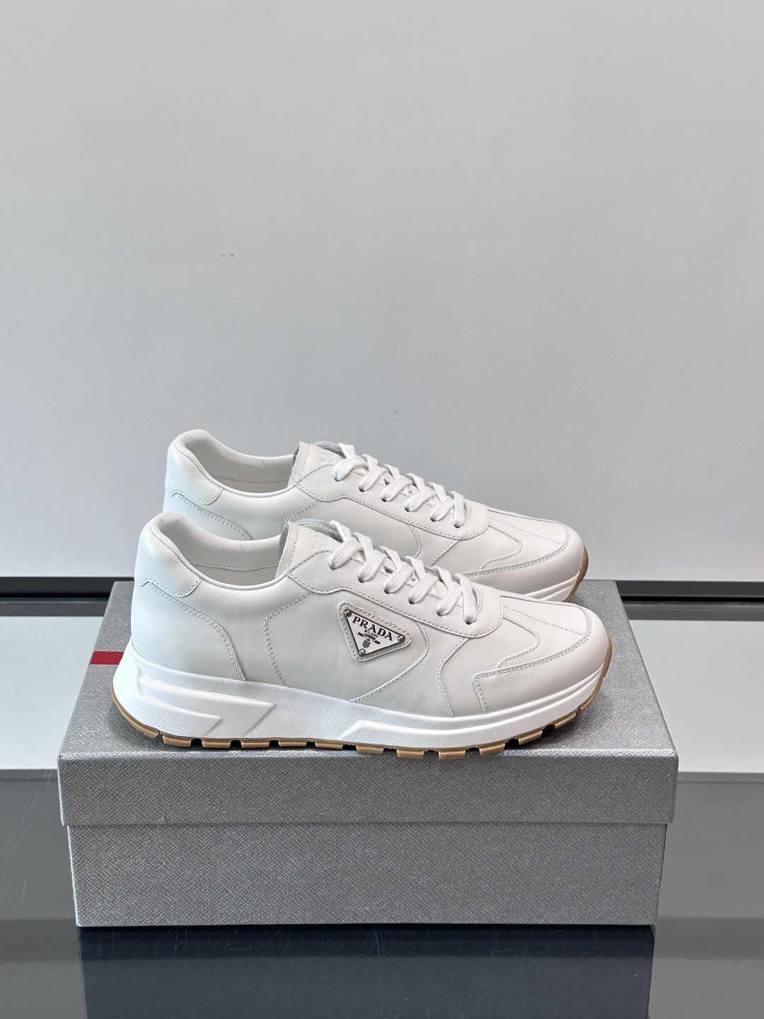 プラダ「Prada」メンズ スポーツ スニーカー