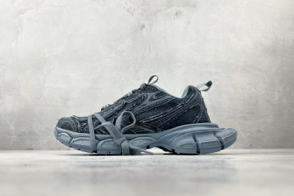 バレンシアガ「Balenciaga」トリプルS スニーカー