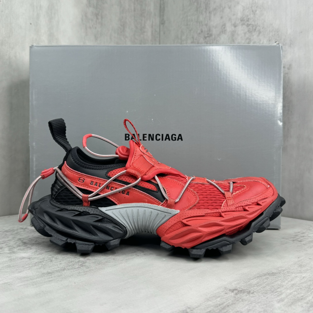 バレンシアガ「Balenciaga」ラウンドつま先のプラットフォームスニーカー