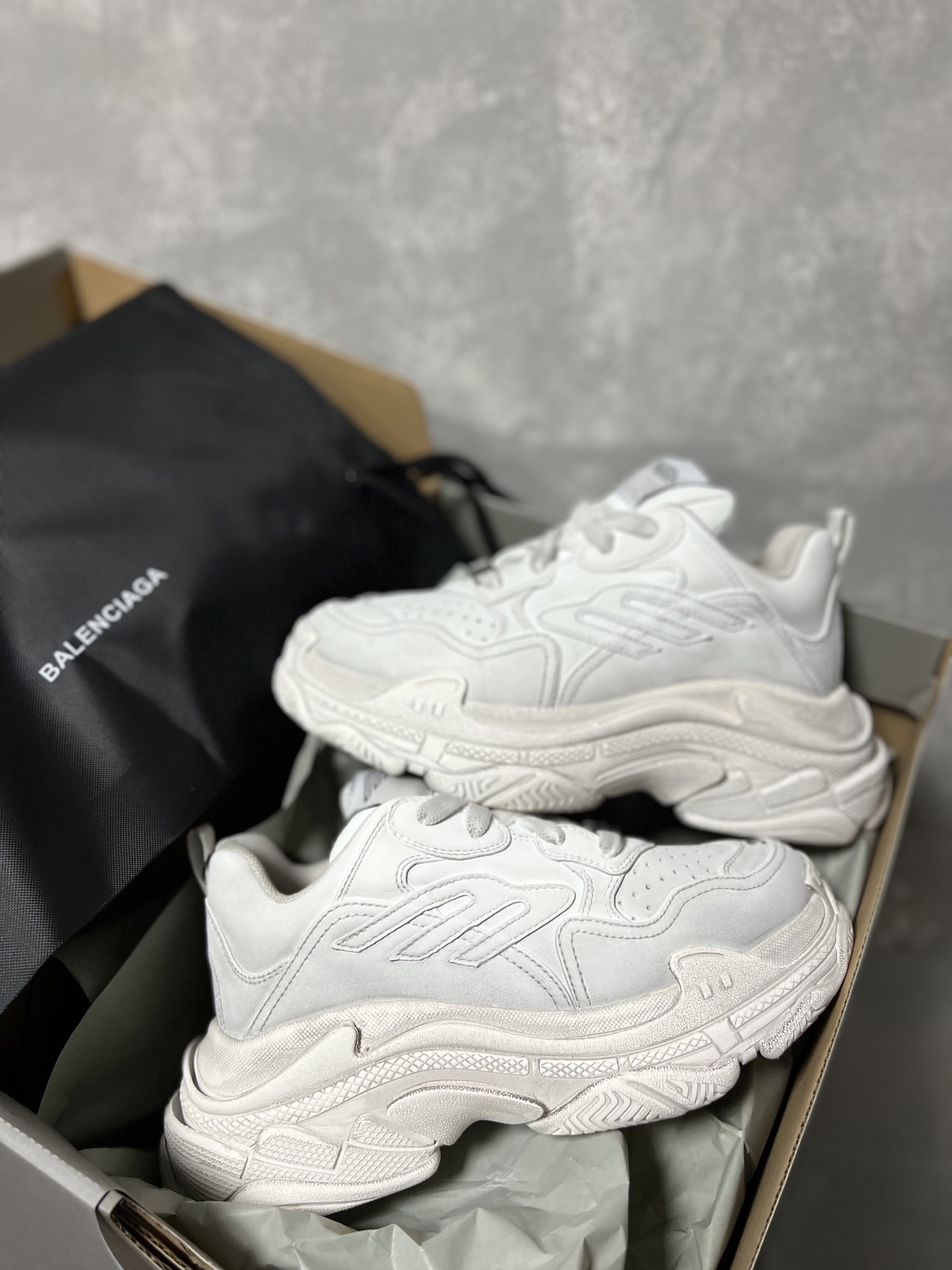 バレンシアガ「Balenciaga」ラウンドつま先のプラットフォームスニーカー