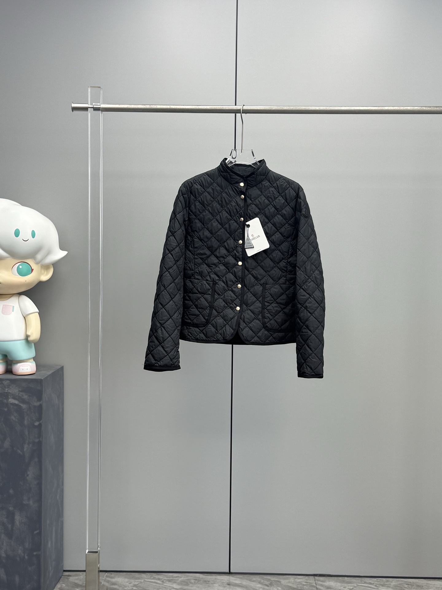 モンクレール「Moncler」ダイヤモンドキルティング スタンドカラー フィットド フレアショート ダウンジャケット