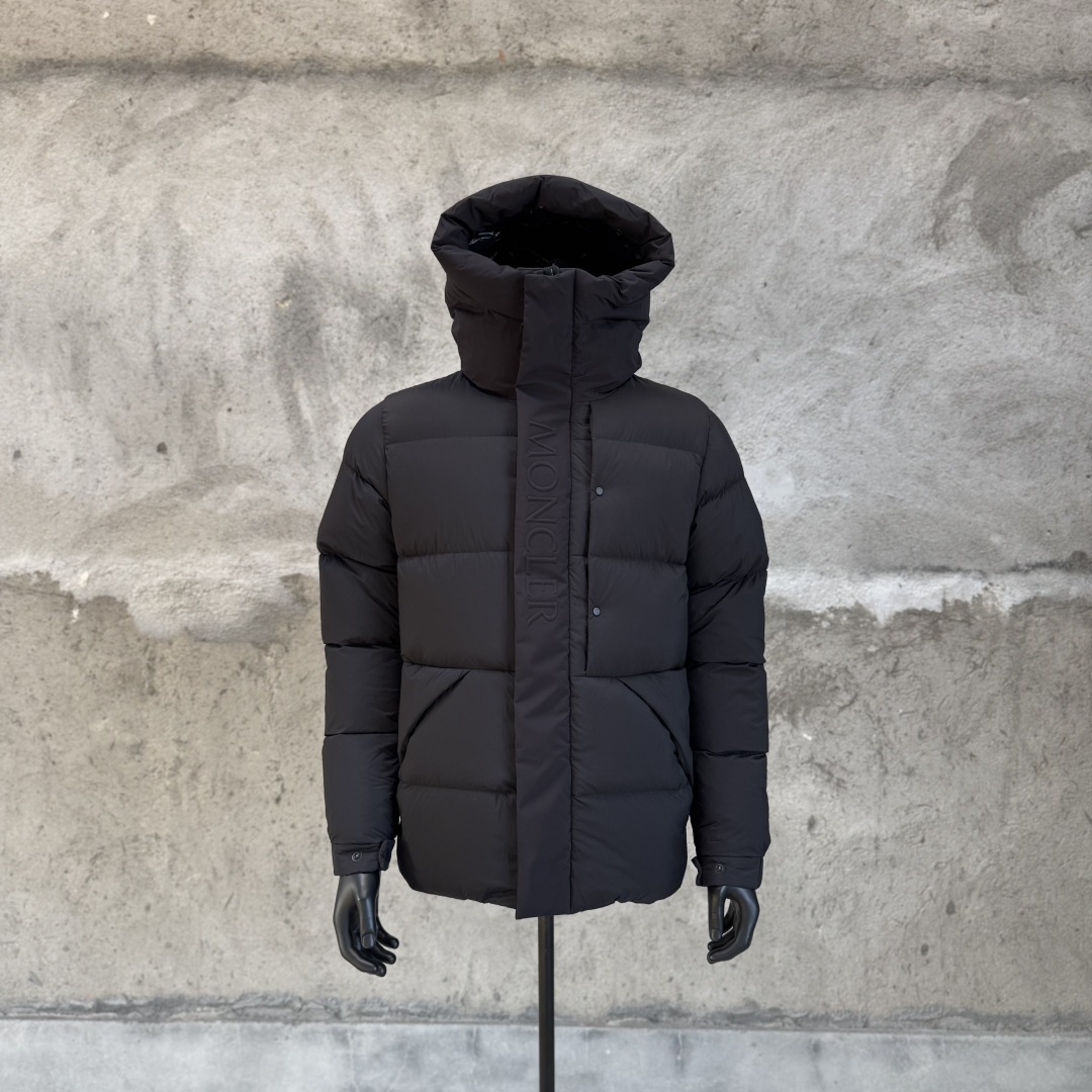 モンクレール「Moncler」 Madeira ブラックラベル ショートダウンジャケット