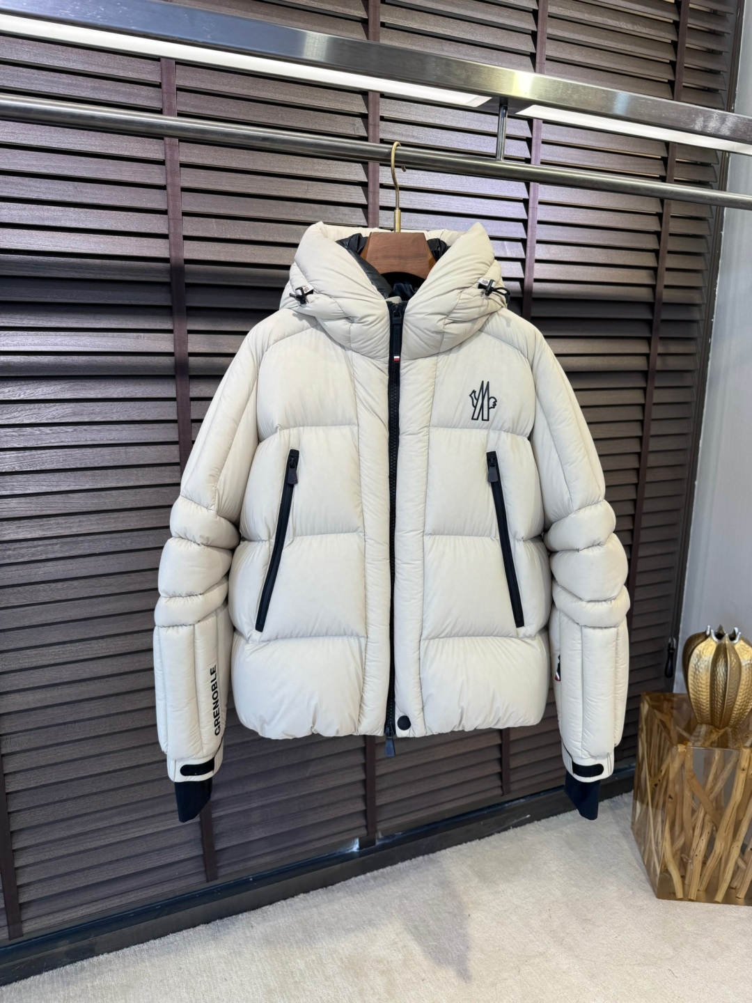 モンクレール「Moncler」フード付きスタンドカラーダウンジャケット