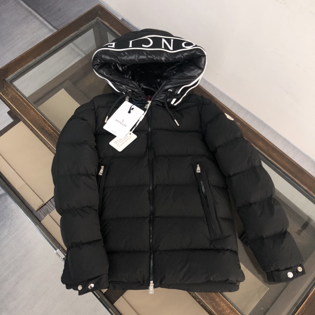 モンクレール「Moncler」ダウンジャケット