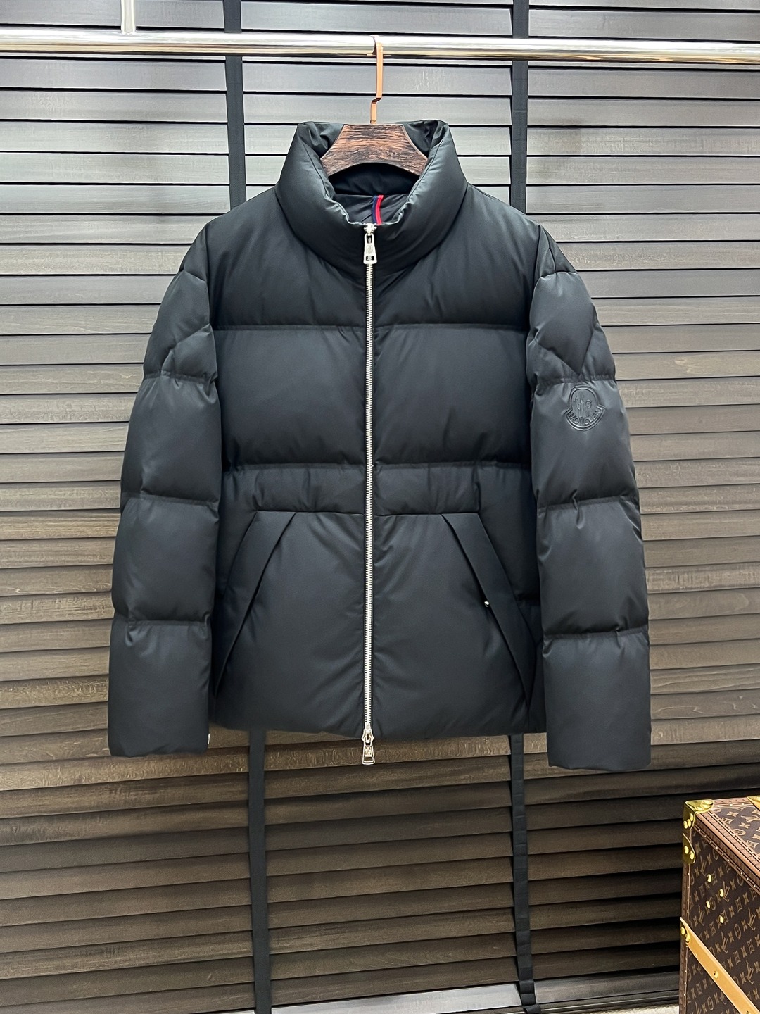モンクレール「Moncler」スタンドカラー ダウンジャケット