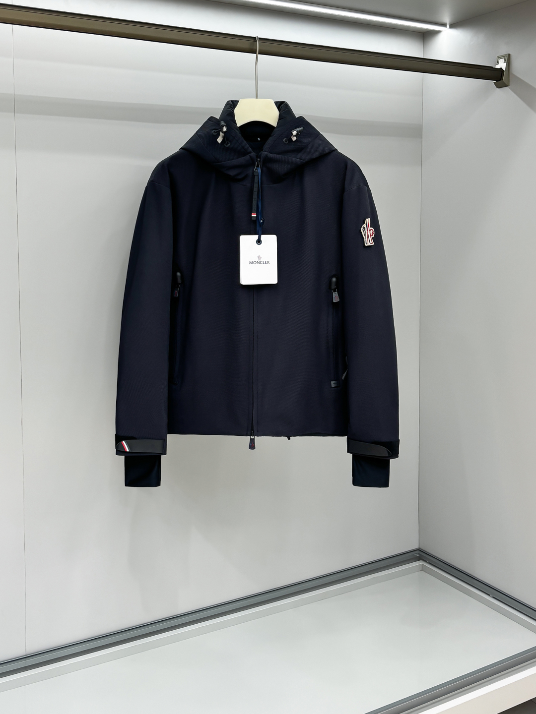 モンクレール「Moncler」Praz ショート ダウンジャケット