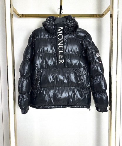 モンクレール「Moncler」プルオーバー ダウンジャケット