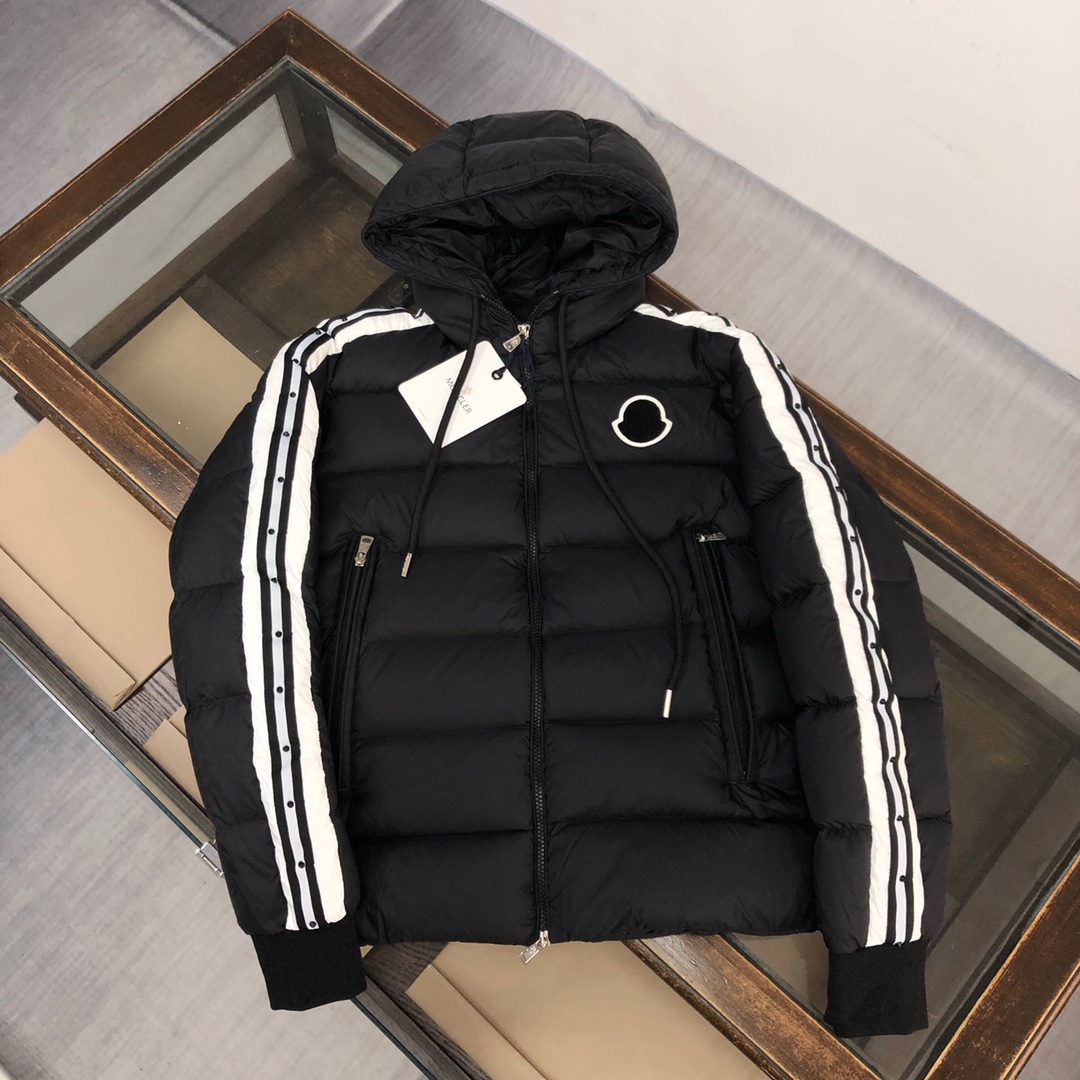 モンクレール「Moncler」 ダウンジャケット