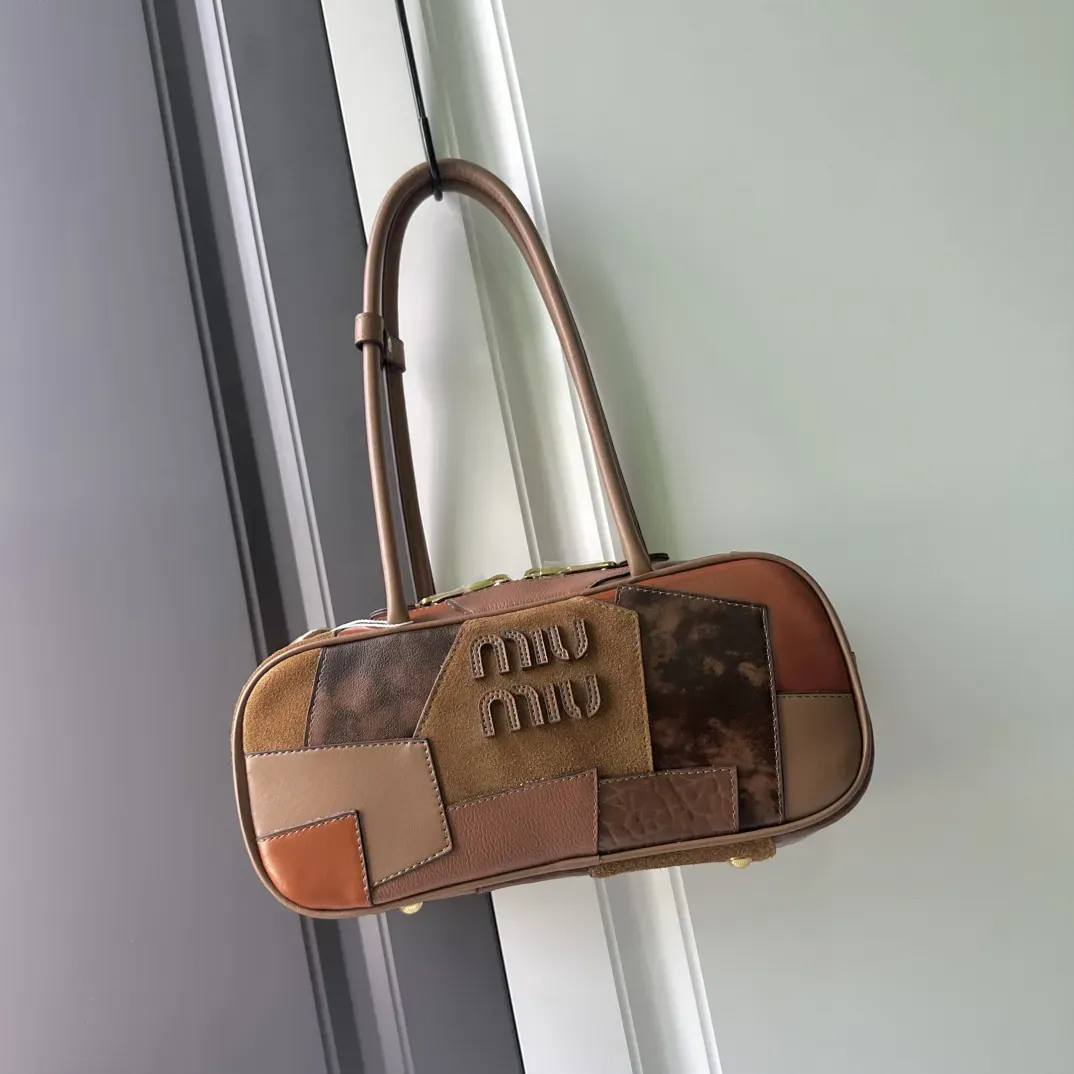 ミュウミュウ「Miu Miu」ポーリング シリーズ カンバス トートバッグ