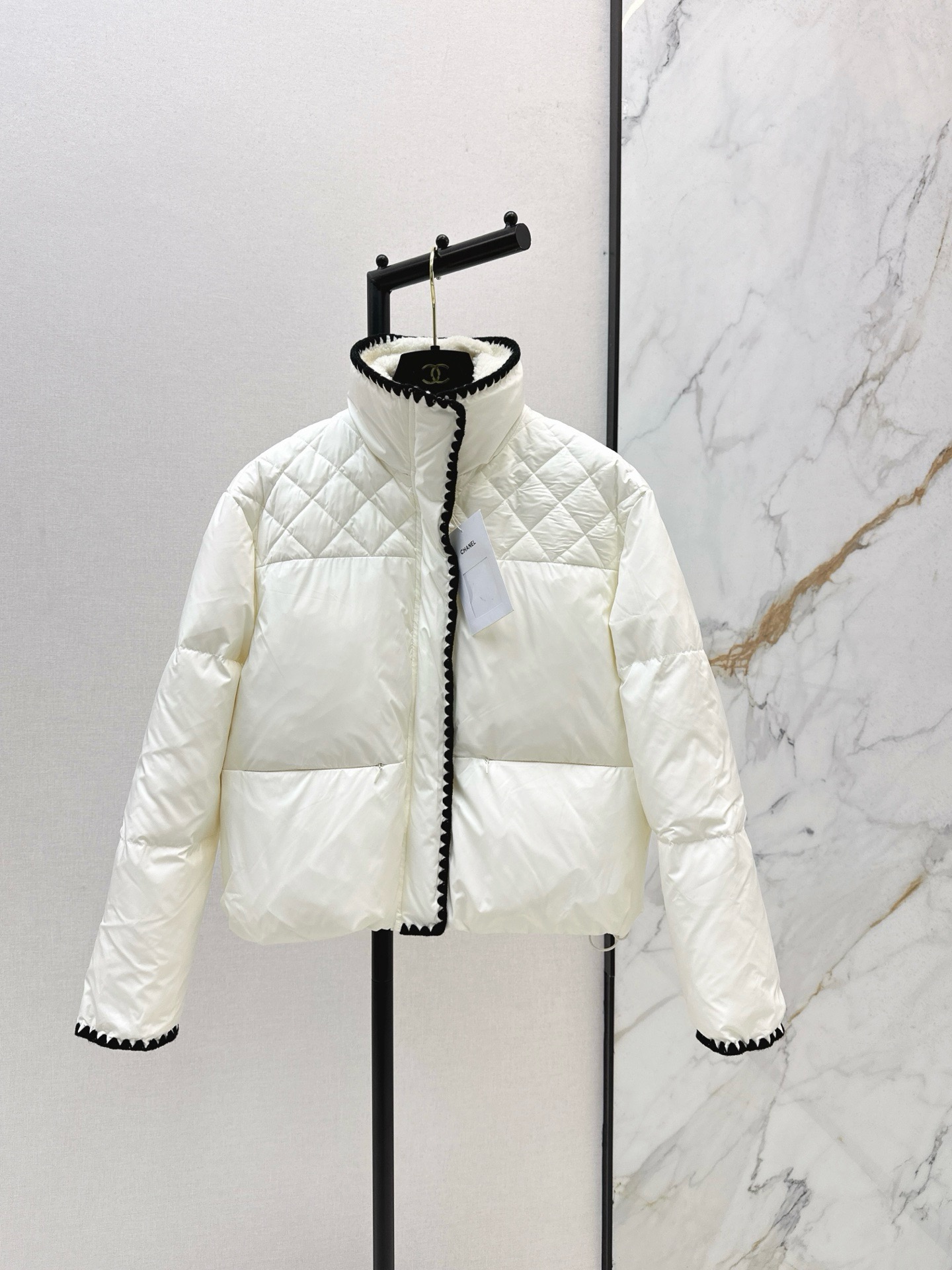 シャネル「Chanel」Quilted Collar Puffer Jacket