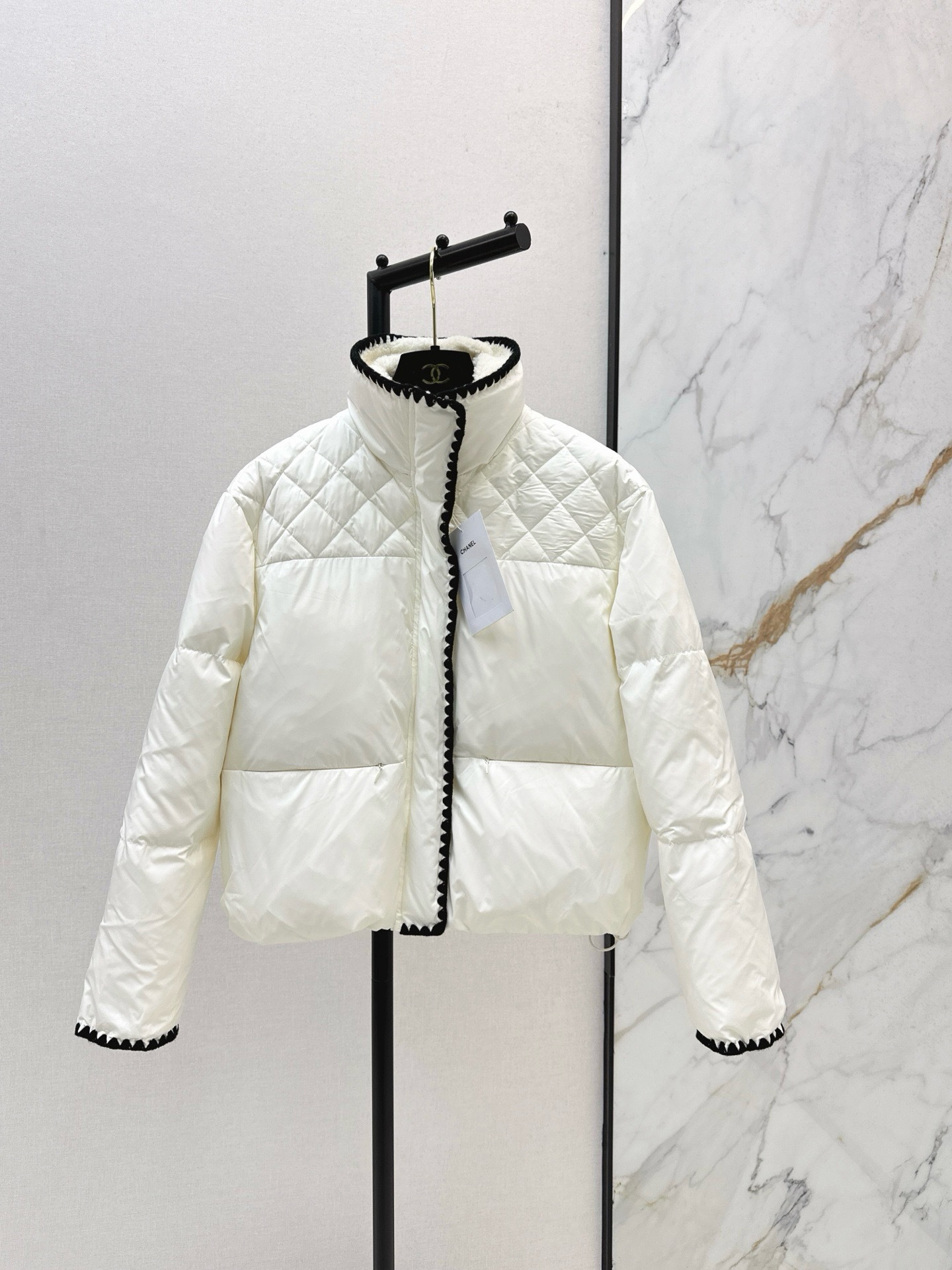 シャネル「Chanel」Quilted Collar Puffer Jacket