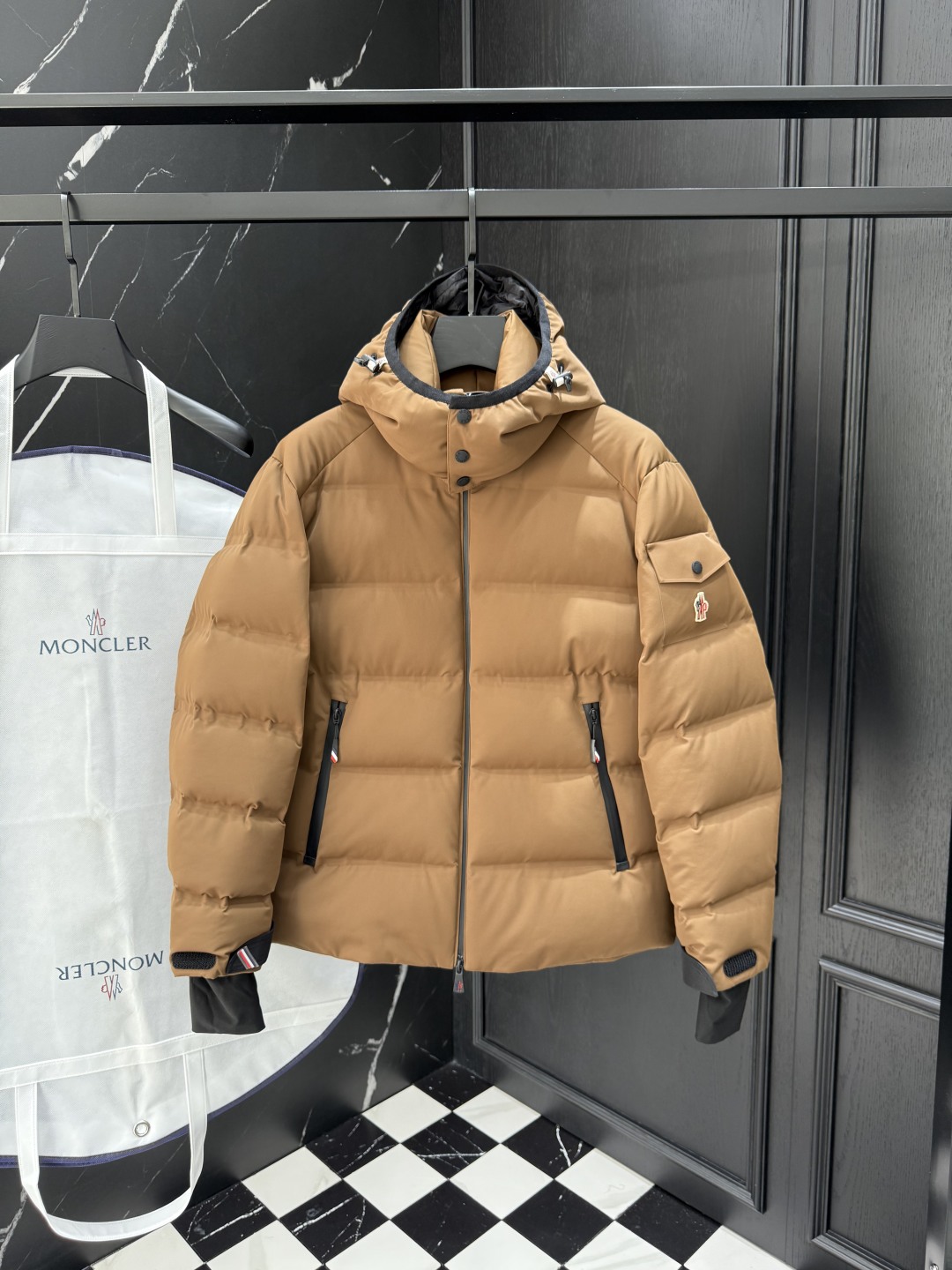モンクレール「Moncler」ダウン ジャケット