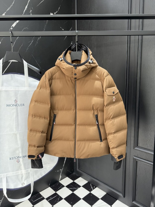 モンクレール「Moncler」ダウン ジャケット