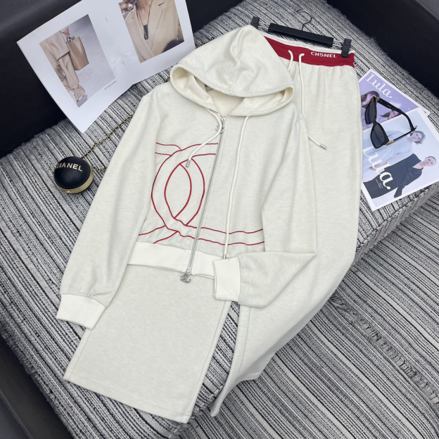 シャネル「Chanel」ダブルC エンブロイダリー パーカ & ハイウエスト ワイドパンツ セット