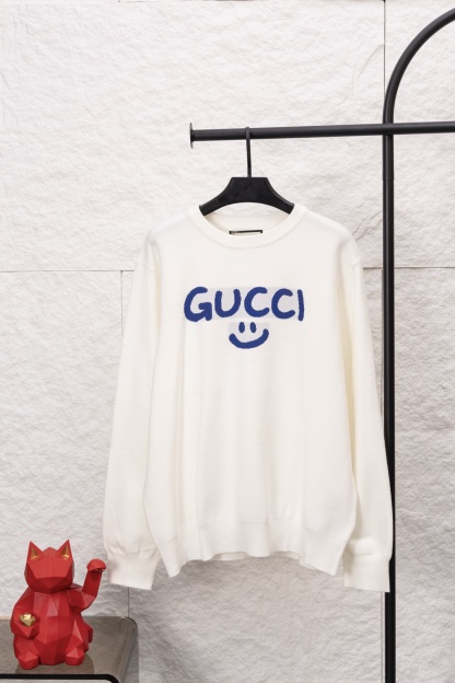 グッチ「Gucci」 スマイルロゴ ニットセーター