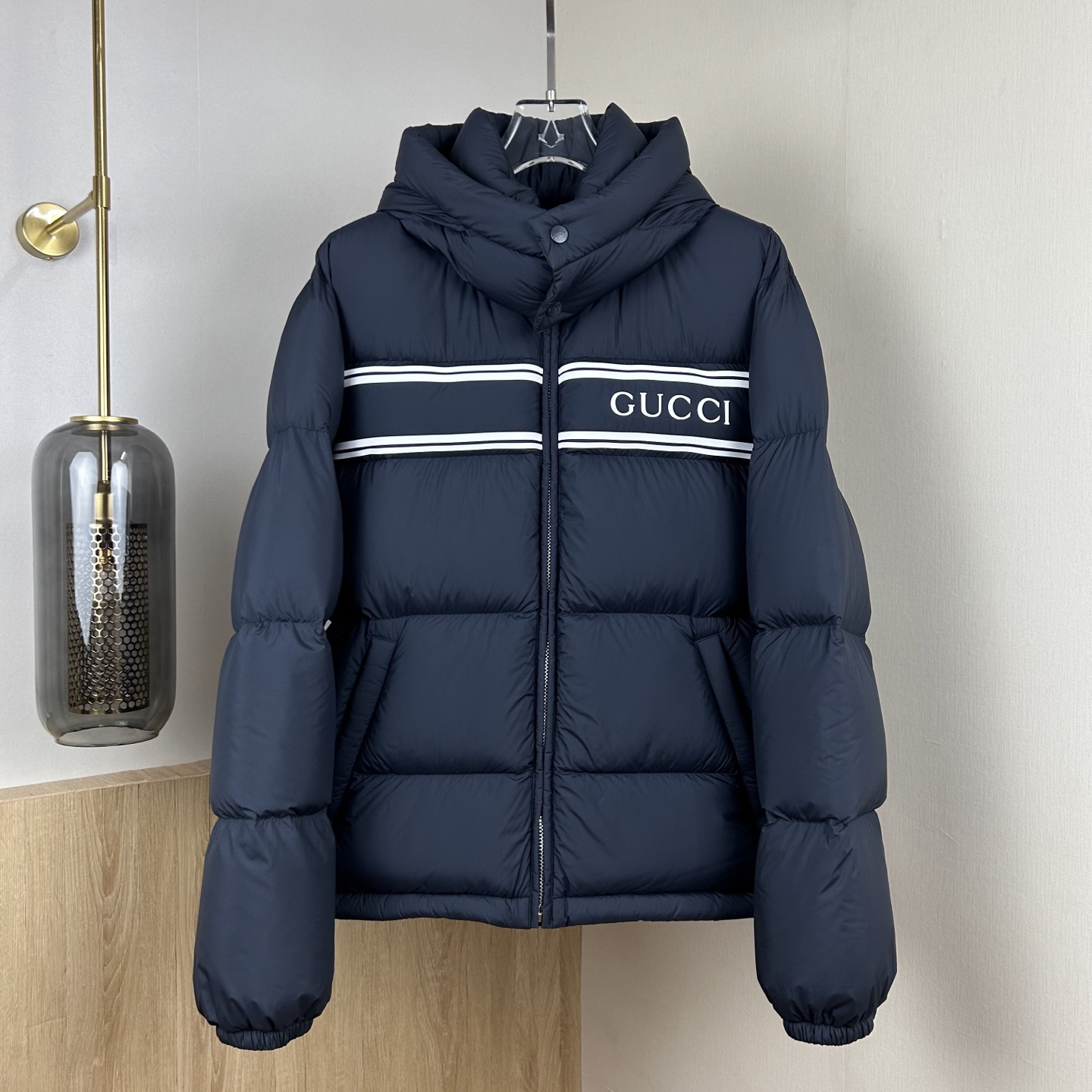 グッチ「Gucci」ストライプ プリント ダウンジャケット