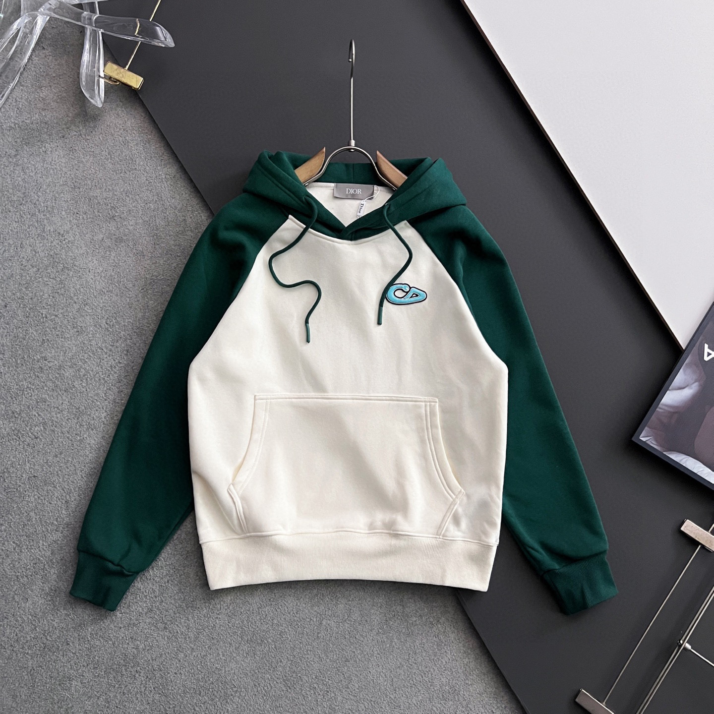 ディオール「Dior」 ヘビーウェイト フード付きスウェットシャツ